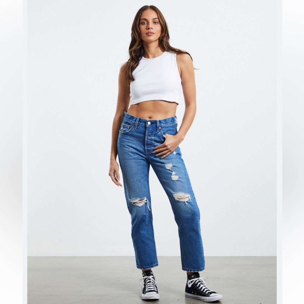 WE THE FREE Mid Wash Distressed Cropped High Rise Bottom Closure Straight Jeans